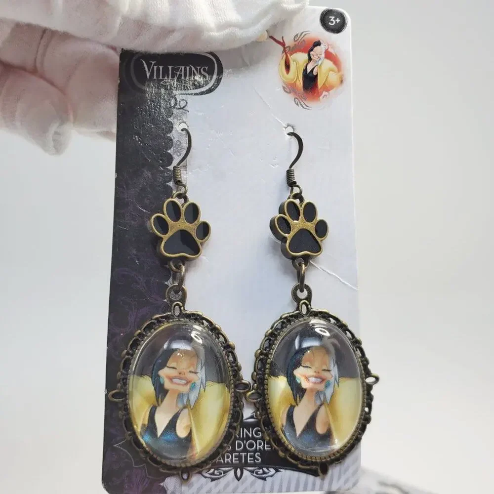 Disney Cruella De Vil Pearl Jewelry Pack | White Pearls